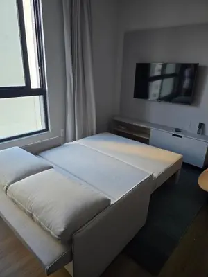 Uma cama ou camas num quarto em Flat Completo Meia Praia com piscina, área kids, sauna, próximo da praia e do Pier