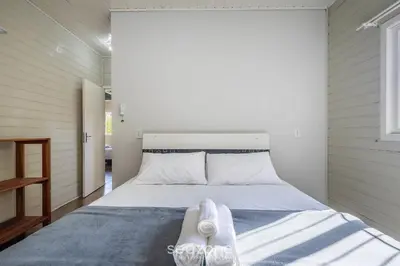 Uma cama ou camas num quarto em Casa c/ Churrasq. a 700m da Praia JSE0382