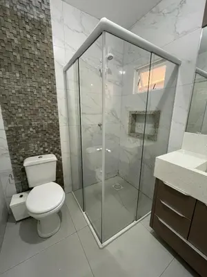 Uma casa de banho em Casa com piscina em Bombinhas - SC