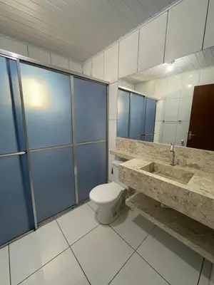 Uma casa de banho em Casa com piscina em Bombinhas - SC