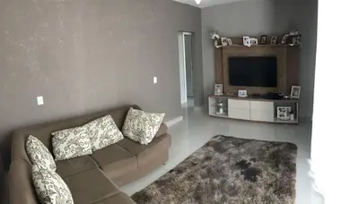 Uma televisão e/ou sistema de entretenimento em Casa com piscina em Bombinhas - SC