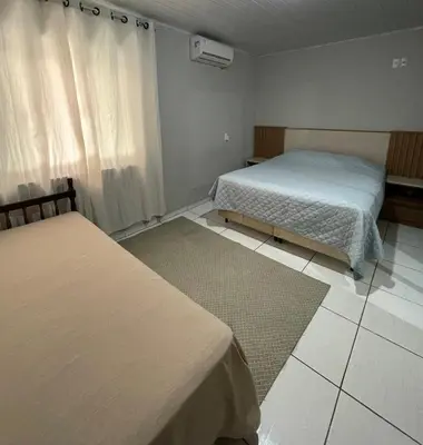 Uma cama ou camas num quarto em Casa com piscina em Bombinhas - SC