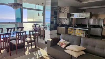 A cozinha ou kitchenette de Apto 3 Suítes 3 garagens Vista Mar em Meia Praia