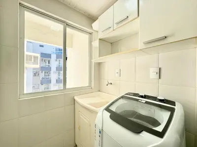 A cozinha ou kitchenette de Apartamento vista mar - Praia de Bombas