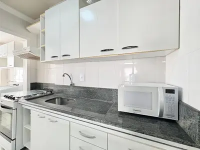 A cozinha ou kitchenette de Apartamento vista mar - Praia de Bombas
