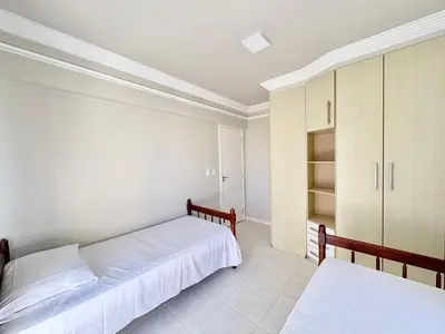 Uma cama ou camas num quarto em Apartamento vista mar - Praia de Bombas