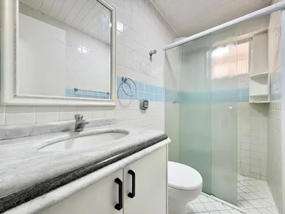 Uma casa de banho em Apartamento vista mar - Praia de Bombas