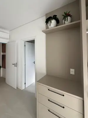 A planta de Cobertura duplex com jacuzzi e vista para 2 praias em Canto Grande