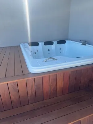 A planta de Cobertura duplex com jacuzzi e vista para 2 praias em Canto Grande