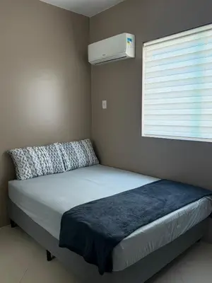 Uma cama ou camas num quarto em Apartamento em Meia Praia a poucos passos do mar