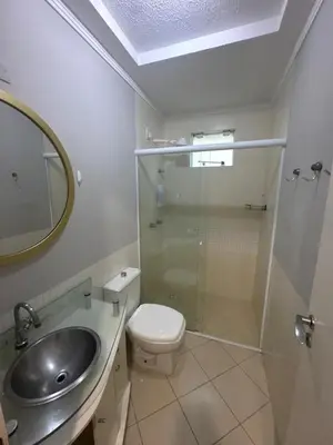 Uma casa de banho em Apartamento em Meia Praia a poucos passos do mar