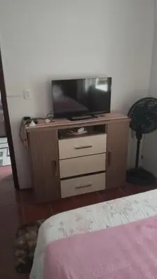 Uma televisão e/ou sistema de entretenimento em 500 metros da praia