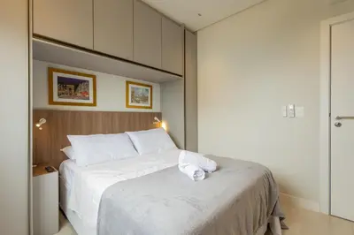 Uma cama ou camas num quarto em Vista para o Mar em Todos os Cômodos - 250m da Praia - Churrasqueira