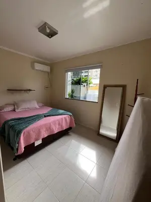 Uma cama ou camas num quarto em Casa 3 dormitórios Praia de Bombas