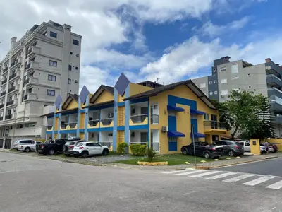 O edifício onde o apartamento está situado