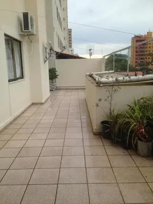 O edifício onde o apartamento está situado
