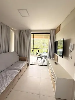 Uma televisão e/ou sistema de entretenimento em Cobertura 3 suítes a 380m Mariscal