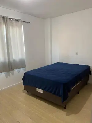 Uma cama ou camas num quarto em Apto Morretes