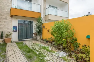 A planta de Sobrado com 2 suítes em Perequê BFJ0506