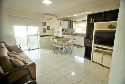 A cozinha ou kitchenette de Apartamento do Sol - conforto, 2 quartos, 300m da praia centro de Bombinhas