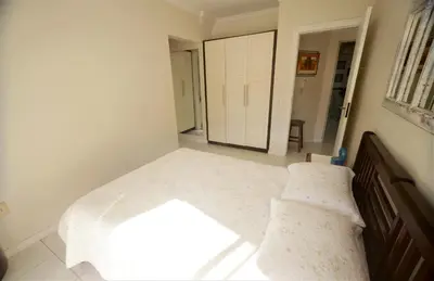 Uma cama ou camas num quarto em Apartamento do Sol - conforto, 2 quartos, 300m da praia centro de Bombinhas