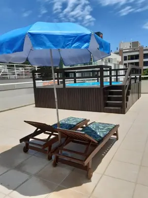 A piscina em ou perto de Apartamento do Sol - Cobertura duplex com piscina privativa, 3 dorms, 220m da praia no centro de Bombinhas