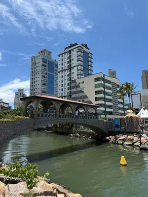 Vista de um rio perto do apartamento