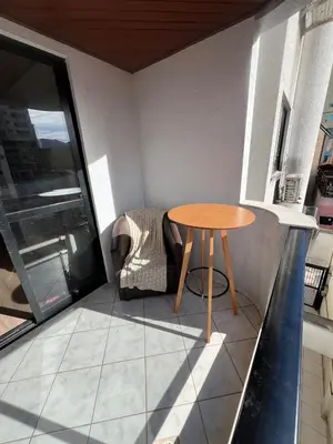 Uma área de estar em Apartamento 50m do mar