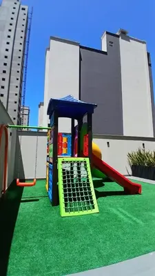 A área de jogos para crianças em Flat Itapema
