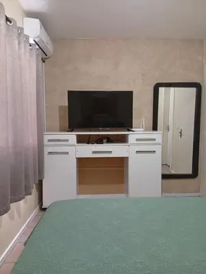 Uma televisão e/ou sistema de entretenimento em Sol na Meia Praia