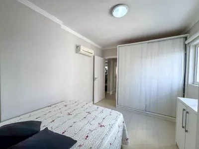 Uma cama ou camas num quarto em Apartamento Avenida Brasil, com dois quartos em Balneário Camboriú