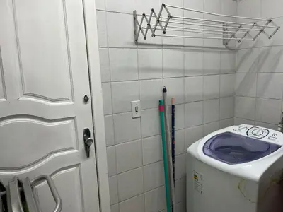 Uma casa de banho em PRAIA DE BOMBAS - Apartamento 3 dormitórios sobre Avenida Principal Leopoldo Zarling