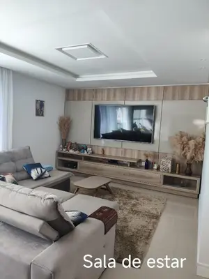 Uma televisão e/ou sistema de entretenimento em AP Alto Padrão
