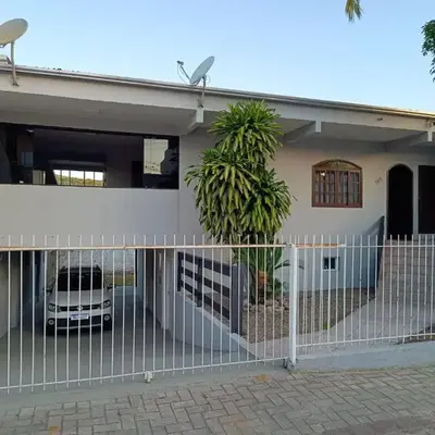 Casa para 6 pessoas em Bombinhas-SC - Temporada