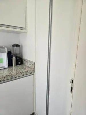 A cozinha ou kitchenette de Apartamento Família em Meia-Praia, 3 suítes, completo