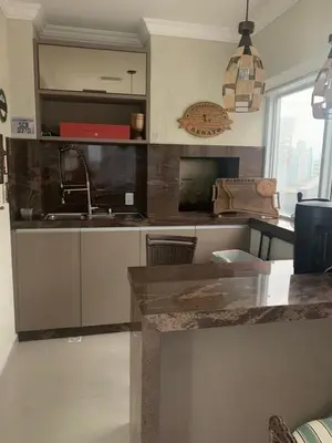 A cozinha ou kitchenette de Apartamento Família em Meia-Praia, 3 suítes, completo
