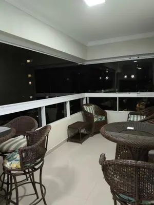 Uma área de estar em Apartamento Família em Meia-Praia, 3 suítes, completo
