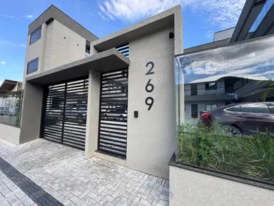 O edifício onde o apartamento está situado