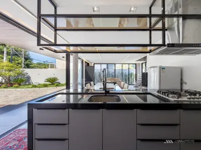 A cozinha ou kitchenette de Casa Vivá Piscina Privativa, pertinho da Praia no Estaleirinho, wi-fi e 3 Suítes Climatizadas