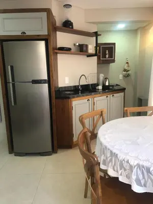 A cozinha ou kitchenette de Apartamento Novo em Bombinhas pertinho do Mar