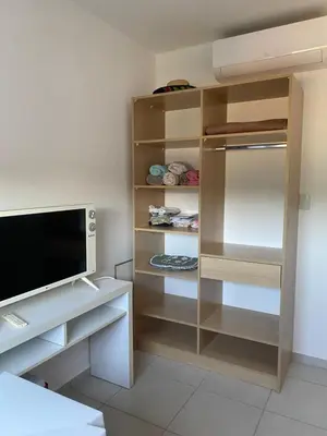 Uma televisão e/ou sistema de entretenimento em Itapema Apartment - Casa Branca