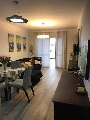 Uma televisão e/ou sistema de entretenimento em Itapema predio rua 292