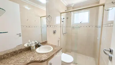 Uma casa de banho em ASA | Cobertura Duplex Bello Mar | Piscina | 3QT