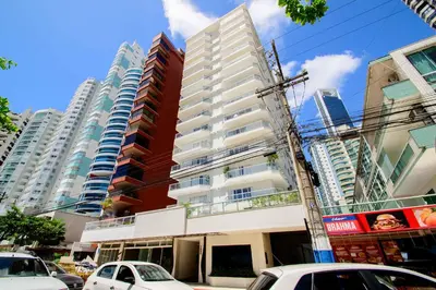 O edifício onde o apartamento está situado
