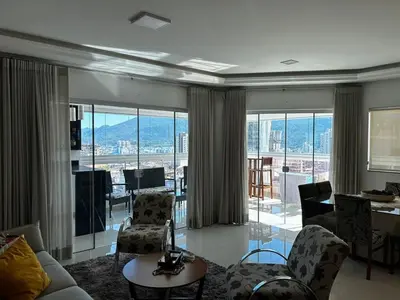 Uma área de estar em Bela Vista em Itapema, Santa Catarina