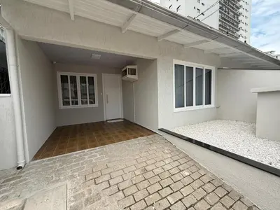 O edifício onde a casa de férias está situado