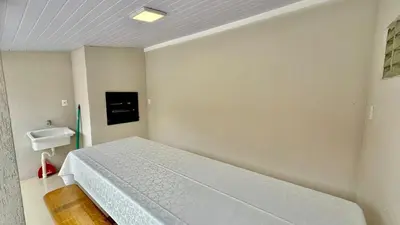Uma cama ou camas num quarto em Chalé 02 centro de itapema