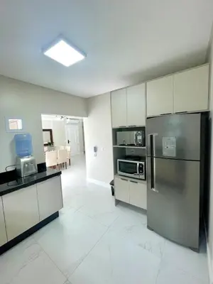 A cozinha ou kitchenette de Cobertura com vista Mar em Meia Praia Itapema