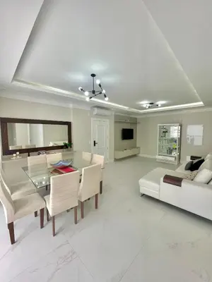 Uma televisão e/ou sistema de entretenimento em Cobertura com vista Mar em Meia Praia Itapema