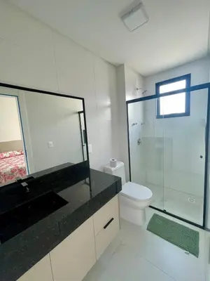 Uma casa de banho em Cobertura com vista Mar em Meia Praia Itapema